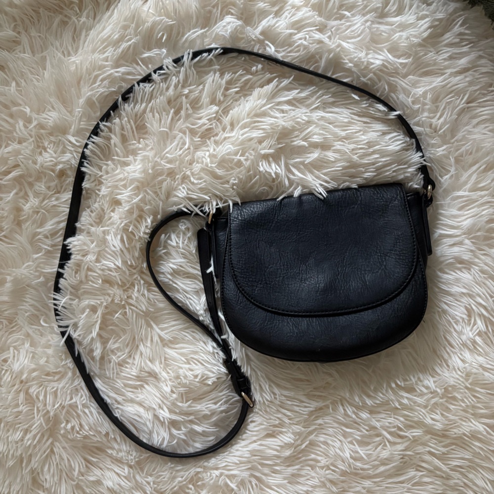 Nordstrom/Brass Plum Black Vegan Leather Crossbody Shoulder Bag with Gold Detail